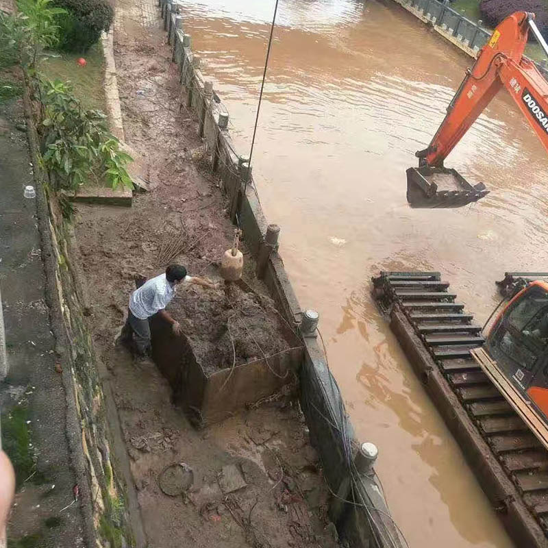 水陸挖機(jī)